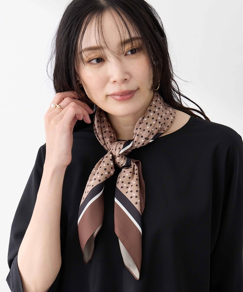 A/C DESIGN BY ALPHA CUBIC（エーシーデザインバイアルファキュービック）の「アルコラージュプリントスカーフ（ストール/ショール・レディース・ベージュ/ブラック・フリー）」の4枚目の写真