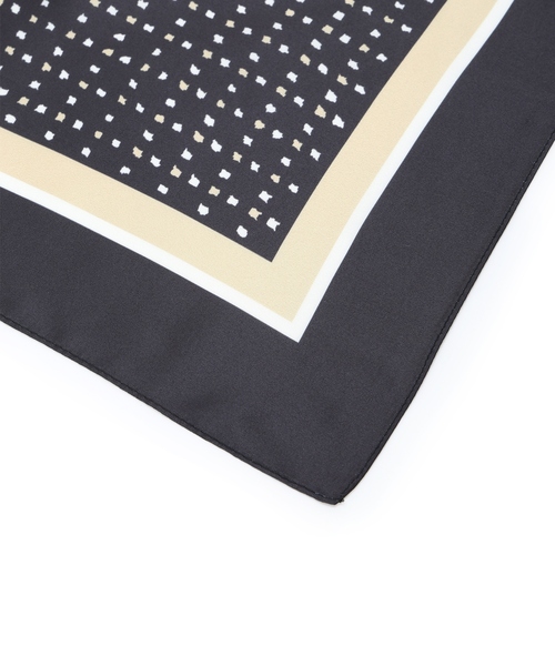 A/C DESIGN BY ALPHA CUBIC（エーシーデザインバイアルファキュービック）の「アルコラージュプリントスカーフ（ストール/ショール・レディース・ベージュ/ブラック・フリー）」の13枚目の写真