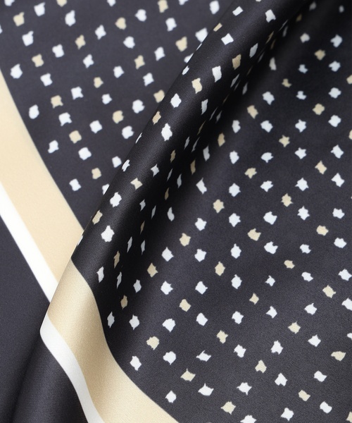 A/C DESIGN BY ALPHA CUBIC（エーシーデザインバイアルファキュービック）の「アルコラージュプリントスカーフ（ストール/ショール・レディース・ベージュ/ブラック・フリー）」の14枚目の写真