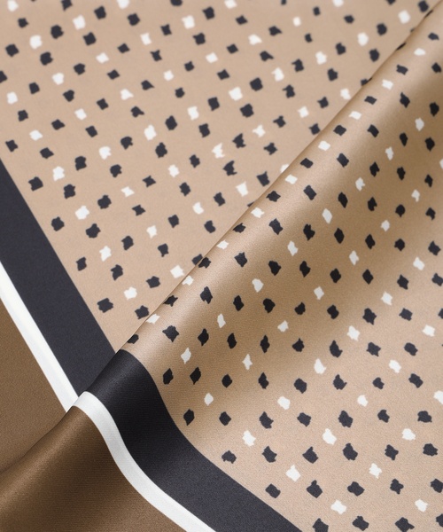 A/C DESIGN BY ALPHA CUBIC（エーシーデザインバイアルファキュービック）の「アルコラージュプリントスカーフ（ストール/ショール・レディース・ベージュ/ブラック・フリー）」の15枚目の写真