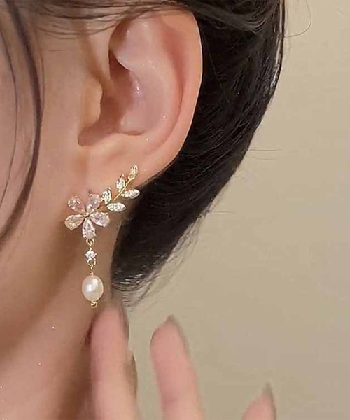 Lace Ladies(レースレディース)の「ボタニカル モチーフ パール スタッズ ピアス(ピアス(両耳用)・レディース・シルバー/ゴールド・FREE)」の11枚目の写真