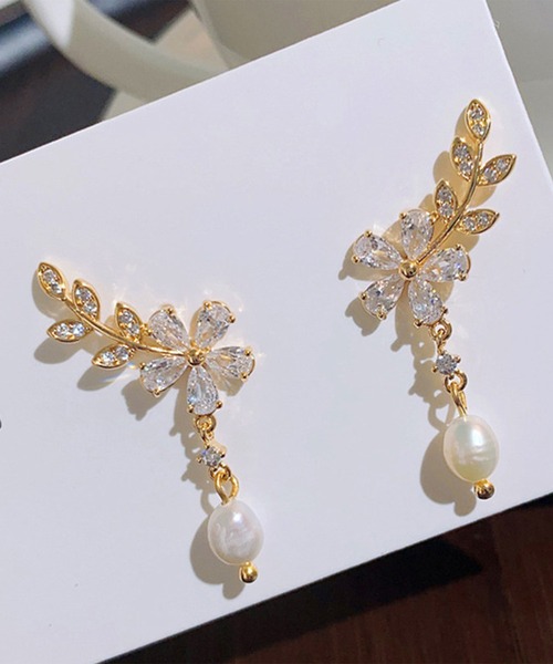 Lace Ladies(レースレディース)の「ボタニカル モチーフ パール スタッズ ピアス(ピアス(両耳用)・レディース・シルバー/ゴールド・FREE)」の3枚目の写真