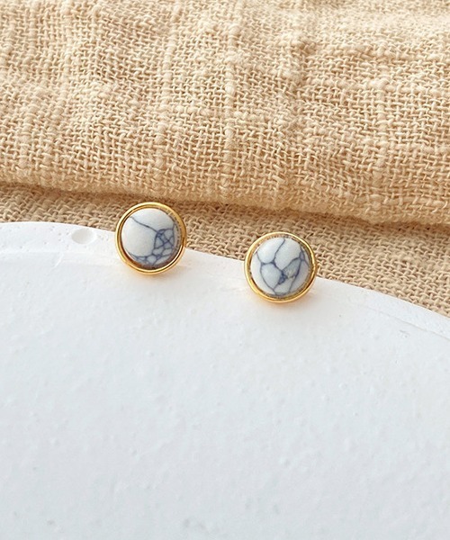 yu-ka(ユーカ)の「YU-KA:ストーンライクスタッドピアス stone like stud pierce(ピアス(両耳用)・レディース・グリーン/ホワイト/ブラック/ターコイズブルー/ゴールド/ダークグリーン・FREE)」の1枚目の写真