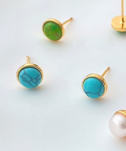 yu-ka(ユーカ)の「YU-KA:ストーンライクスタッドピアス stone like stud pierce(ピアス(両耳用)・レディース・グリーン/ホワイト/ブラック/ターコイズブルー/ゴールド/ダークグリーン・FREE)」の5枚目の写真