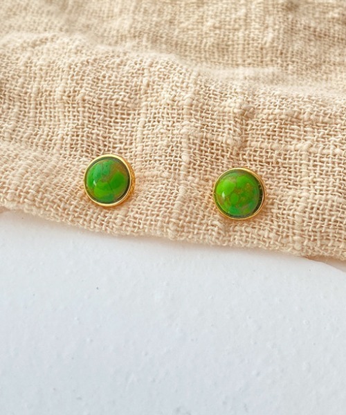 yu-ka(ユーカ)の「YU-KA:ストーンライクスタッドピアス stone like stud pierce(ピアス(両耳用)・レディース・グリーン/ホワイト/ブラック/ターコイズブルー/ゴールド/ダークグリーン・FREE)」の4枚目の写真