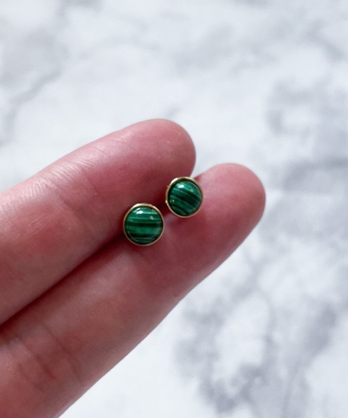 yu-ka(ユーカ)の「YU-KA:ストーンライクスタッドピアス stone like stud pierce(ピアス(両耳用)・レディース・グリーン/ホワイト/ブラック/ターコイズブルー/ゴールド/ダークグリーン・FREE)」の3枚目の写真