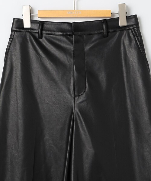 NOLLEY’S Sophi（ノーリーズソフィ）の「《セットアップ対応》ウォッシャブルフェイクレザーハーフパンツ（その他パンツ・レディース・ブラック・38/36）」の3枚目の写真