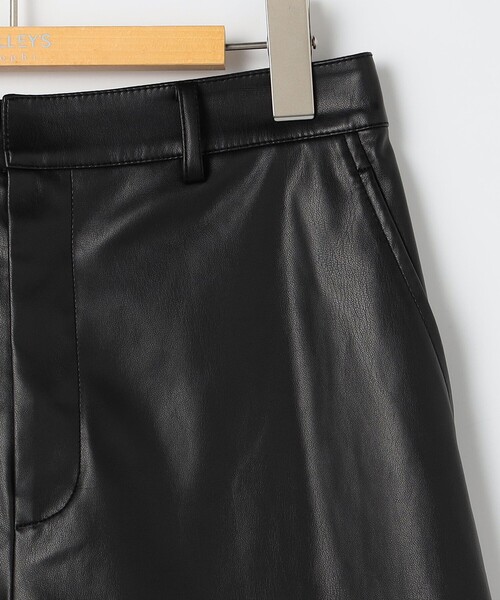NOLLEY’S Sophi（ノーリーズソフィ）の「《セットアップ対応》ウォッシャブルフェイクレザーハーフパンツ（その他パンツ・レディース・ブラック・38/36）」の5枚目の写真
