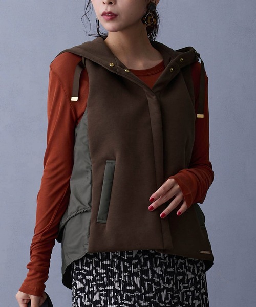 NICOLE white（ニコルホワイト）の「異素材使いのフードベスト（ベスト・レディース・オフホワイト/チャコール/ブラウン・FREE）」の3枚目の写真