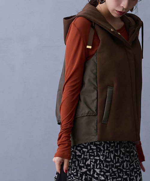 NICOLE white（ニコルホワイト）の「異素材使いのフードベスト（ベスト・レディース・オフホワイト/チャコール/ブラウン・FREE）」の6枚目の写真