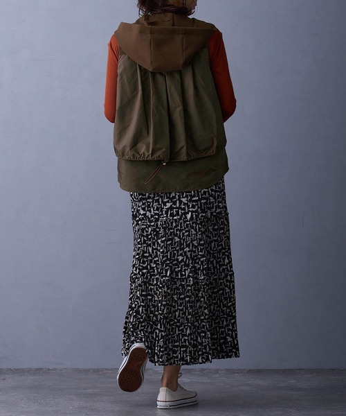 NICOLE white（ニコルホワイト）の「異素材使いのフードベスト（ベスト・レディース・オフホワイト/チャコール/ブラウン・FREE）」の10枚目の写真