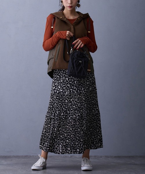 NICOLE white（ニコルホワイト）の「異素材使いのフードベスト（ベスト・レディース・オフホワイト/チャコール/ブラウン・FREE）」の12枚目の写真