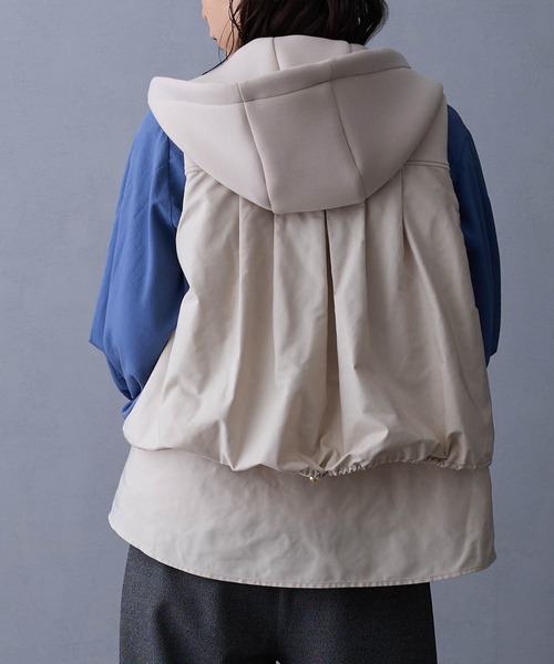 NICOLE white（ニコルホワイト）の「異素材使いのフードベスト（ベスト・レディース・オフホワイト/チャコール/ブラウン・FREE）」の18枚目の写真