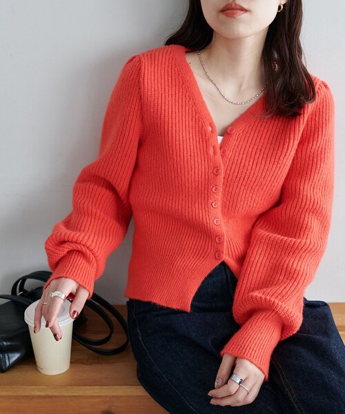 DISCOAT(ディスコート)の「【9色展開/細見え/WEB限定】スリットニットプルオーバー(ニット/セーター・レディース・チャコールグレー/オフホワイト/レッド/ブラウン/グレー/ブルー/ダークブラウン/ブラック/グレイッシュベージュ・FREE)」の9枚目の写真