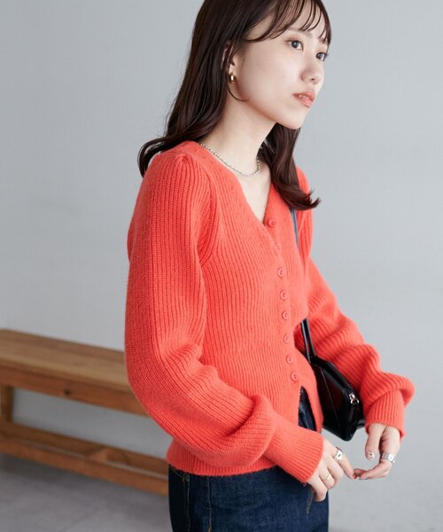 DISCOAT(ディスコート)の「【9色展開/細見え/WEB限定】スリットニットプルオーバー(ニット/セーター・レディース・チャコールグレー/オフホワイト/レッド/ブラウン/グレー/ブルー/ダークブラウン/ブラック/グレイッシュベージュ・FREE)」の22枚目の写真