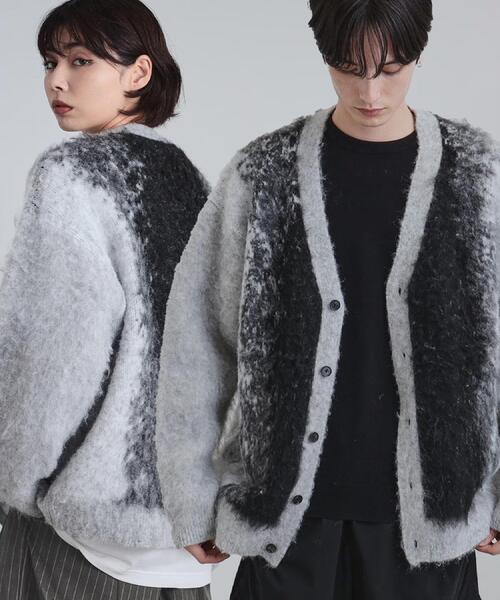 tk.TAKEO KIKUCHI（ティーケータケオキクチ）の「ボールドストライプシャギーニットVカーディガン（カーディガン/ボレロ・メンズ・ライトグレー/ブラウン系その他/ブラック・01/02/03）」の2枚目の写真