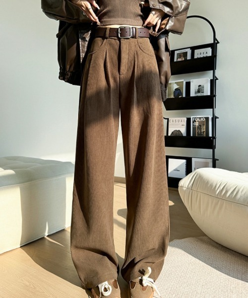 Ritzy（リッツィー）の「タック入り コーデュロイ ワイドパンツ（その他パンツ・レディース・ベージュ/モカ/ブラック/ホワイト・S/L/M）」の4枚目の写真