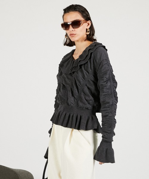PRANK PROJECT(プランクプロジェクト)の「シャーリングラッフルニット / Sharling Ruffled Knit(ニット/セーター・レディース・グレー/ブラック・FREE)」の4枚目の写真