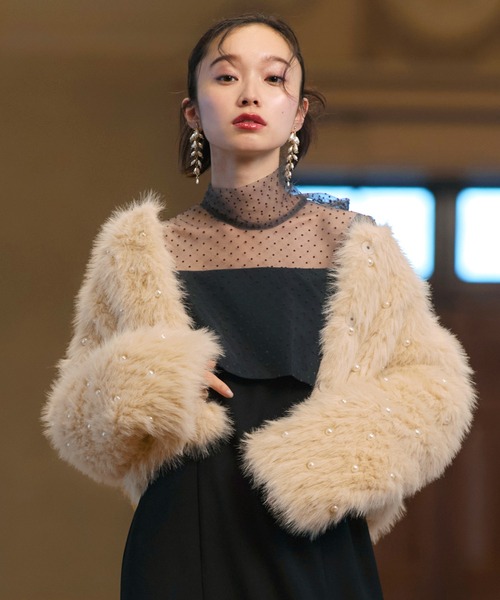 RUIRUE BOUTIQUE（ルイルエブティック）の「パール × エコファー フラッフィー パーティー ジャケット ｜ アウター / ファーコート / コート / ショートコート / エコファーコート（その他アウター・レディース・ホワイト/ピンク/ベージュ/ブラック・L/M）」の3枚目の写真