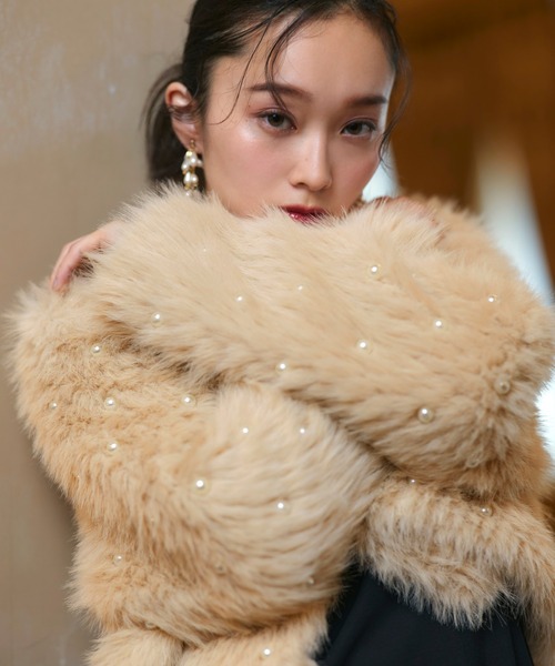 RUIRUE BOUTIQUE（ルイルエブティック）の「パール × エコファー フラッフィー パーティー ジャケット ｜ アウター / ファーコート / コート / ショートコート / エコファーコート（その他アウター・レディース・ホワイト/ピンク/ベージュ/ブラック・L/M）」の8枚目の写真