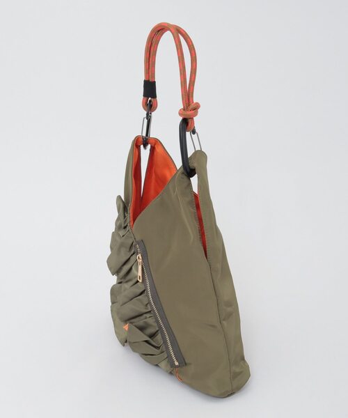 SOFFITTO（ソフィット）の「【RISLEY×OUTDOOR(リズレイ×アウトドア)】トライアングルミニフリルバッグ ［R2501-TFB37］（ショルダーバッグ・レディース・カーキ/ブラック・FREE）」の4枚目の写真