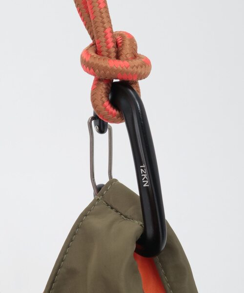 SOFFITTO（ソフィット）の「【RISLEY×OUTDOOR(リズレイ×アウトドア)】トライアングルミニフリルバッグ ［R2501-TFB37］（ショルダーバッグ・レディース・カーキ/ブラック・FREE）」の6枚目の写真