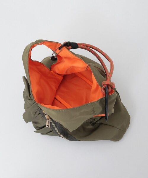 SOFFITTO（ソフィット）の「【RISLEY×OUTDOOR(リズレイ×アウトドア)】トライアングルミニフリルバッグ ［R2501-TFB37］（ショルダーバッグ・レディース・カーキ/ブラック・FREE）」の3枚目の写真