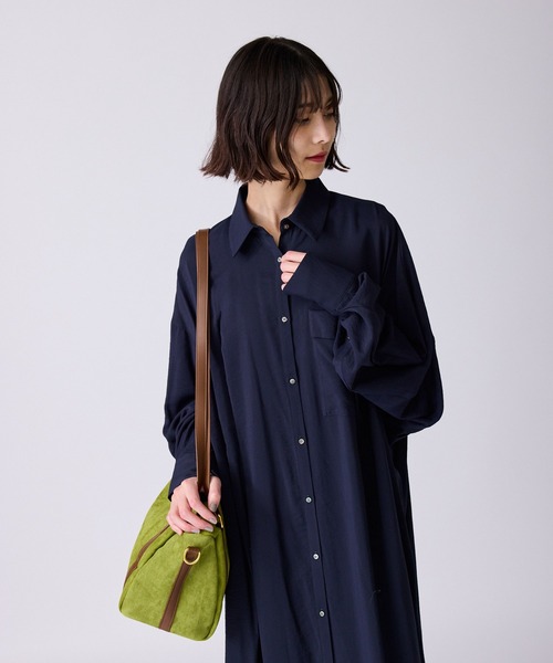 c/est（シーエ）の「c/est/シーエ FRANNY フラニー ワイドシルエット シャツワンピース 秋物 秋服 2026年秋冬（シャツワンピース・レディース・ネイビー/オフホワイト・FREE）」の21枚目の写真