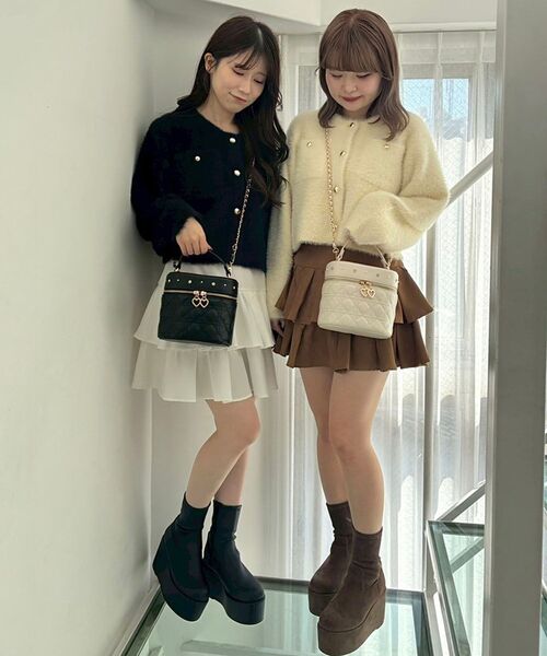 MAJESTIC LEGON(マジェスティックレゴン)の「ポケット付きフェザークルーカーデ(カーディガン/ボレロ・レディース・ボルドー/チャコールグレー/アイボリー/ブラック・MEDIUM)」の5枚目の写真