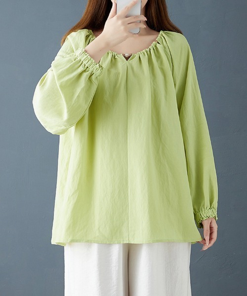 ONEP STAR(ワンピスター)の「ギャザーネックシャーリングブラウス(シャツ/ブラウス・レディース・ライム/ホワイト・MEDIUM/LARGE/X-LARGE)」の4枚目の写真