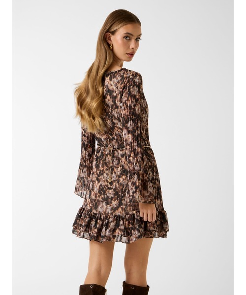 Long Sleeves Ilenia Pleat Dress ワンピース | GUESS(ゲス) JAPAN