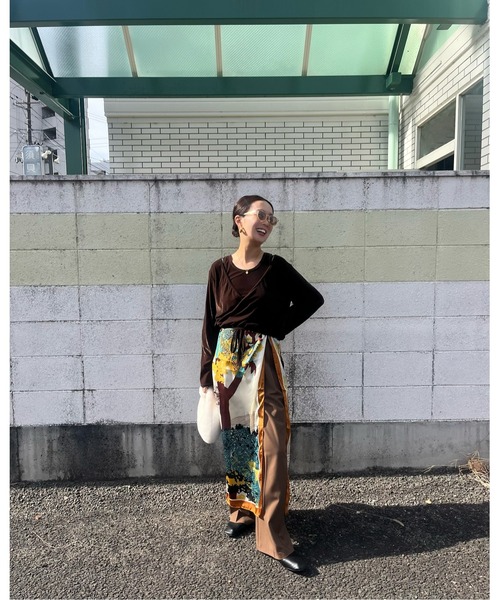 Muscat(マスカット)の「【セットアイテム】ベロア カシュクールトップス / velor cachecoeur tops(Tシャツ/カットソー・レディース・ブラック/ベージュ/ブラウン・F)」の12枚目の写真