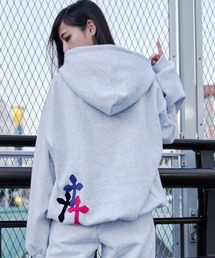 CavariA（キャバリア）の「『CavariA/キャバリア』極太糸クロス刺繍パーカー（パーカー）」