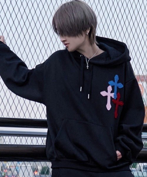 SILVER BULLET(シルバーバレット)の「『CavariA/キャバリア』極太糸クロス刺繍パーカー(パーカー・メンズ・グレー/ブラック・M/L)」の2枚目の写真