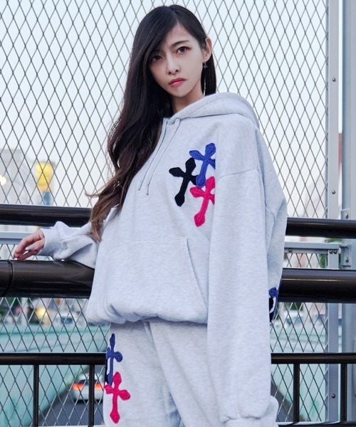 SILVER BULLET(シルバーバレット)の「『CavariA/キャバリア』極太糸クロス刺繍パーカー(パーカー・メンズ・グレー/ブラック・M/L)」の10枚目の写真