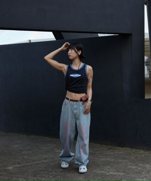 AVANDRESS（アバンドレス ）の「POP Pink Brush Denim Pants LIGHT BLUE（デニムパンツ・レディース・ライトブルー・LARGE/MEDIUM/SMALL）」の4枚目の写真