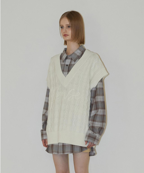RENSE(レンセ)の「Lettering Cable Over Knit Vest Ivory(ニット/セーター・レディース・その他・FREE)」の3枚目の写真