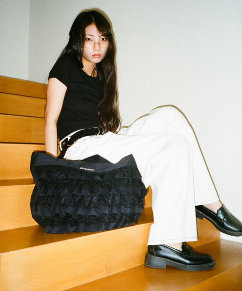 IUGAMAKARAS(イウガマカラス)の「Frilled Shopper Bag (Black)(ショルダーバッグ・レディース・その他・FREE)」の10枚目の写真