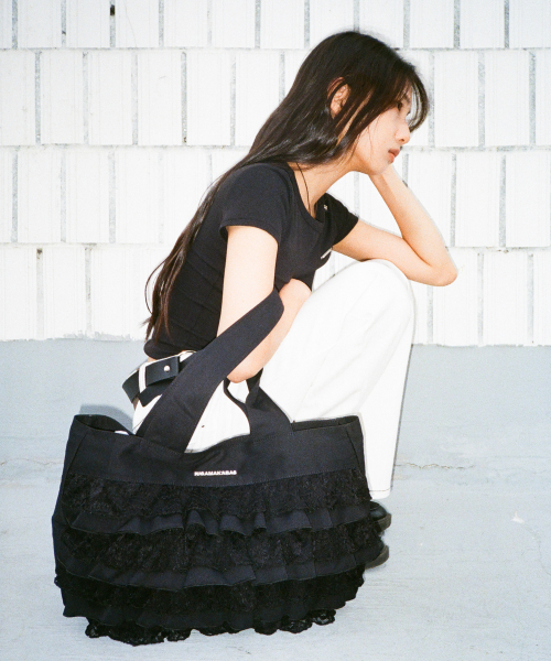 IUGAMAKARAS(イウガマカラス)の「Frilled Shopper Bag (Black)(ショルダーバッグ・レディース・その他・FREE)」の12枚目の写真
