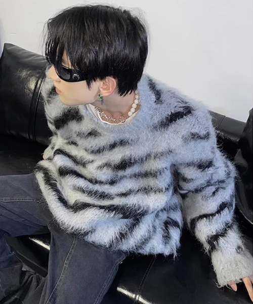 WARAIJOGO(ワライジョウゴ)の「【WARAIJOGO】モヘア風ゼブラ柄ルーズシルエットニットトップス(NEZ)(ニット/セーター・レディース・グレー・FREE)」の1枚目の写真