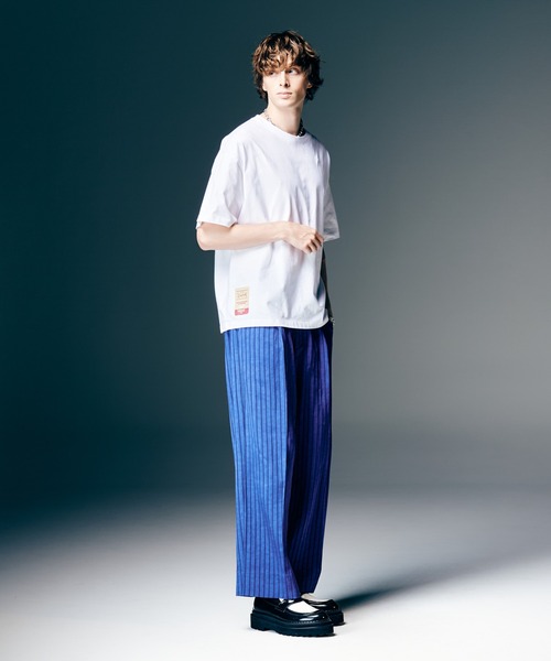 glamb(グラム)の「Loafers Gig T-Shirt / ローファーズギグTシャツ(Tシャツ/カットソー・メンズ・ホワイト/ブラック・S/M/L)」の12枚目の写真