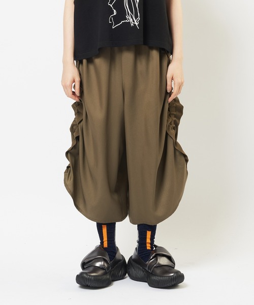 gomme(ゴム)の「ツイルフリルパンツ(その他パンツ・レディース・カーキ/ブラック・MEDIUM)」の11枚目の写真