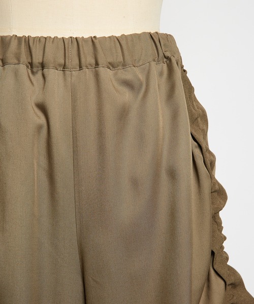 gomme(ゴム)の「ツイルフリルパンツ(その他パンツ・レディース・カーキ/ブラック・MEDIUM)」の17枚目の写真