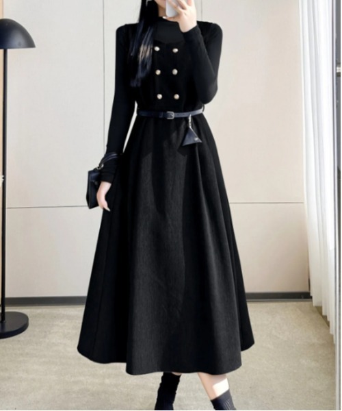 &soiree(アンドソワレ)の「ダブルボタンジャンパースカート(ジャンパースカート・レディース・ブラック/ブラウン・SMALL/MEDIUM/LARGE/X-LARGE)」の2枚目の写真