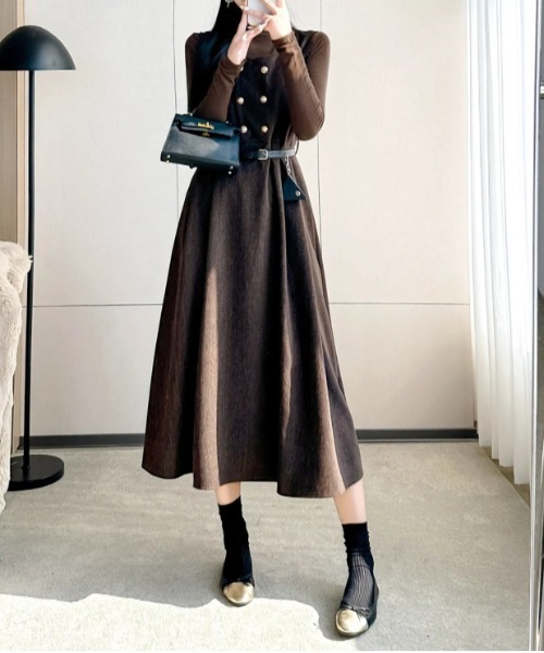 &soiree(アンドソワレ)の「ダブルボタンジャンパースカート(ジャンパースカート・レディース・ブラック/ブラウン・SMALL/MEDIUM/LARGE/X-LARGE)」の3枚目の写真