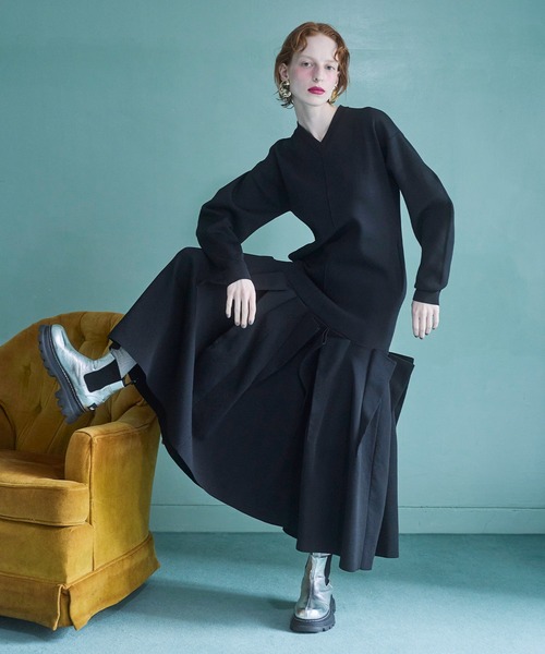 TRIANGLE TUCK KNIT OP（ワンピース）｜OMMO（オーエムエムオー）の