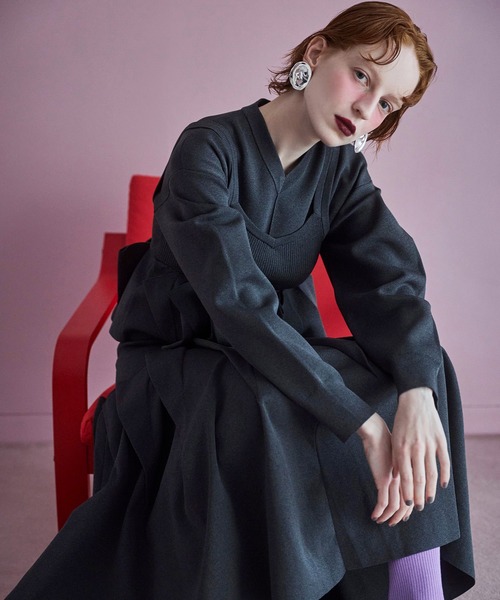 TRIANGLE TUCK KNIT OP（ワンピース）｜OMMO（オーエムエムオー）の