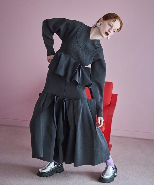 TRIANGLE TUCK KNIT OP（ワンピース）｜OMMO（オーエムエムオー）の