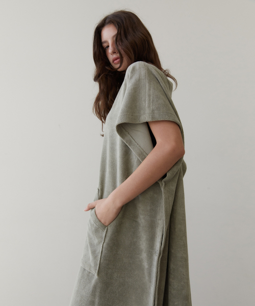 REVOIRSIS(ルヴォアシス)の「RVIS terry twoway poncho khaki(その他トップス・レディース・カーキ・FREE)」の3枚目の写真
