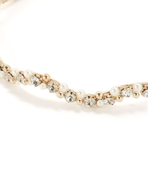 BeBe Petits Pois Vert（ベベプチポワヴェール）の「【店舗限定】パール＋ラインストーンカチューシャ（カチューシャ・キッズ・ホワイト・FREE）」の5枚目の写真